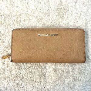 NWOT Michael Kors Purse Jet Set Travel Za Continental Dark Khaki wallets